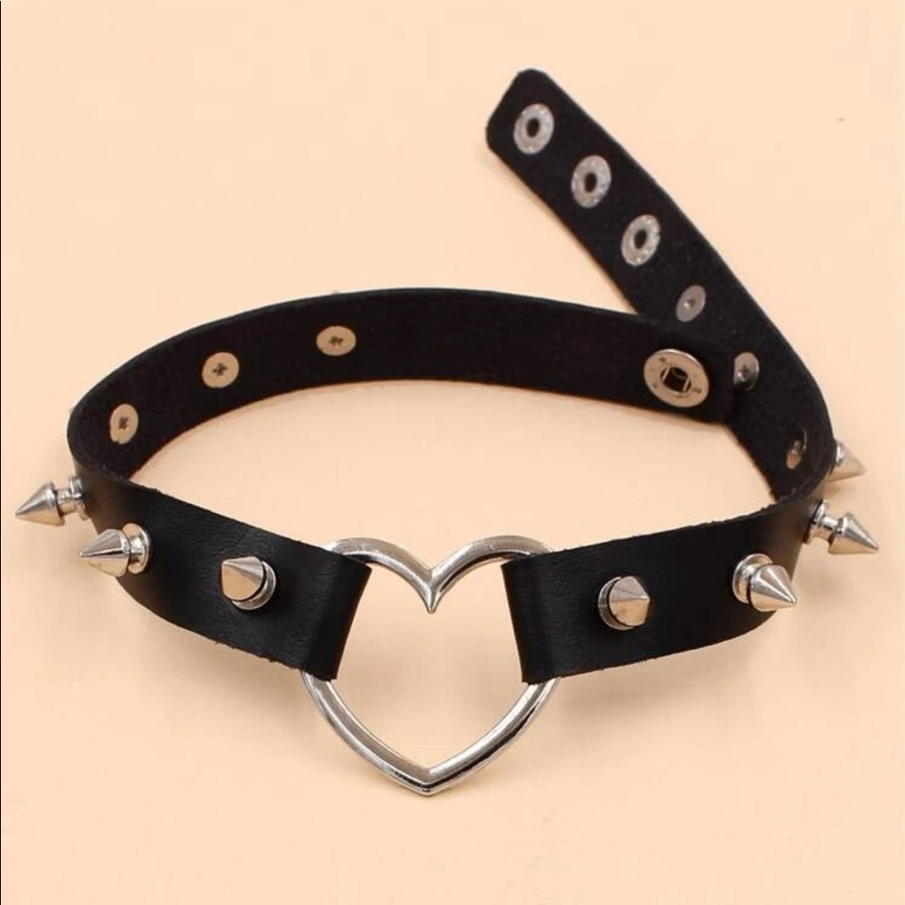 Choker - Picture 3 of 8